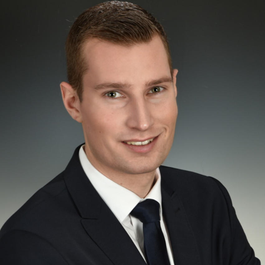 Mann beim Bewerbugsfoto Portrait im Studio Geesthacht